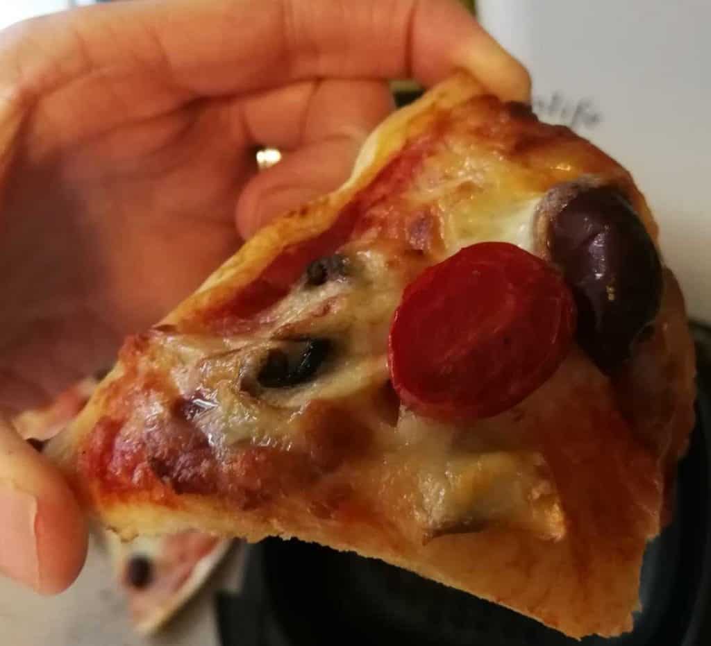 Can you use an air fryer to reheat pizza? - AirFryer Bro