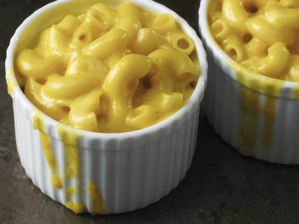 typical american mac and cheese